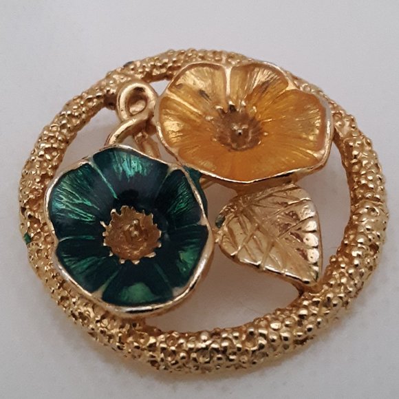 Vintage Jewelry - Vintage Enamel Circle Floral Pin Brooch Pendant Gold Tone